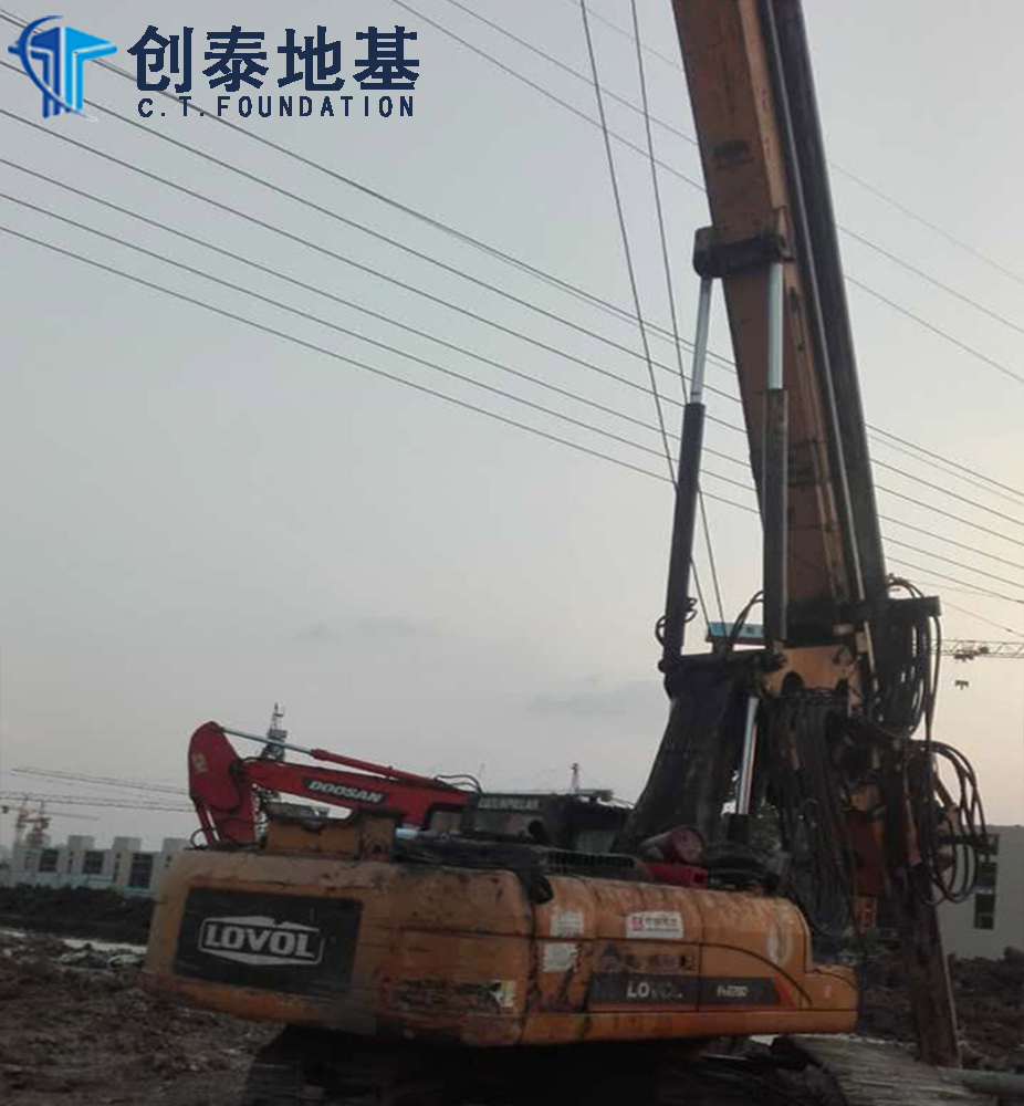 福田雷沃FR620D 旋挖钻机