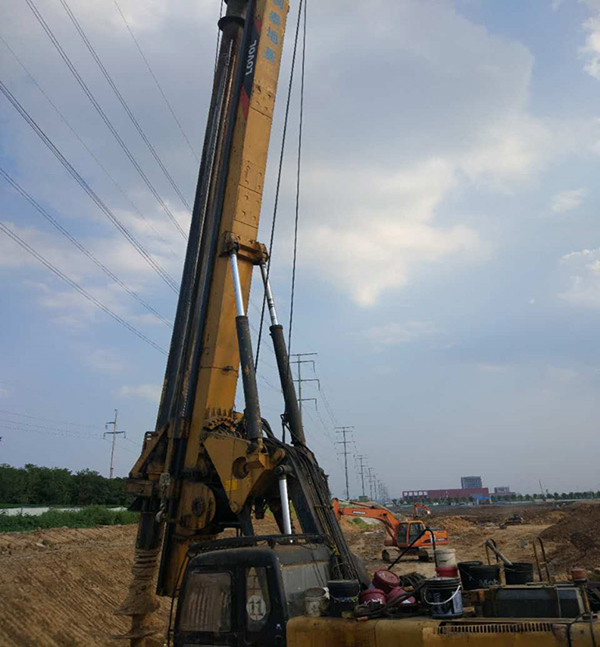 福田雷沃FR618-C 旋挖钻机