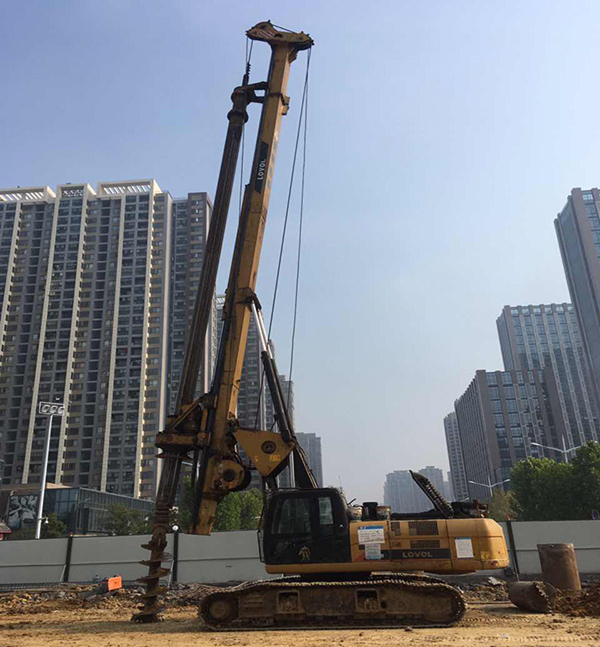 福田雷沃FR618-C 旋挖钻机