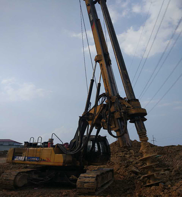 福田雷沃FR618-C 旋挖钻机